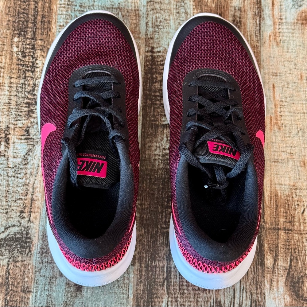 Women’s NIKE Running Shoes | #Z30 - Picture 5 of 15